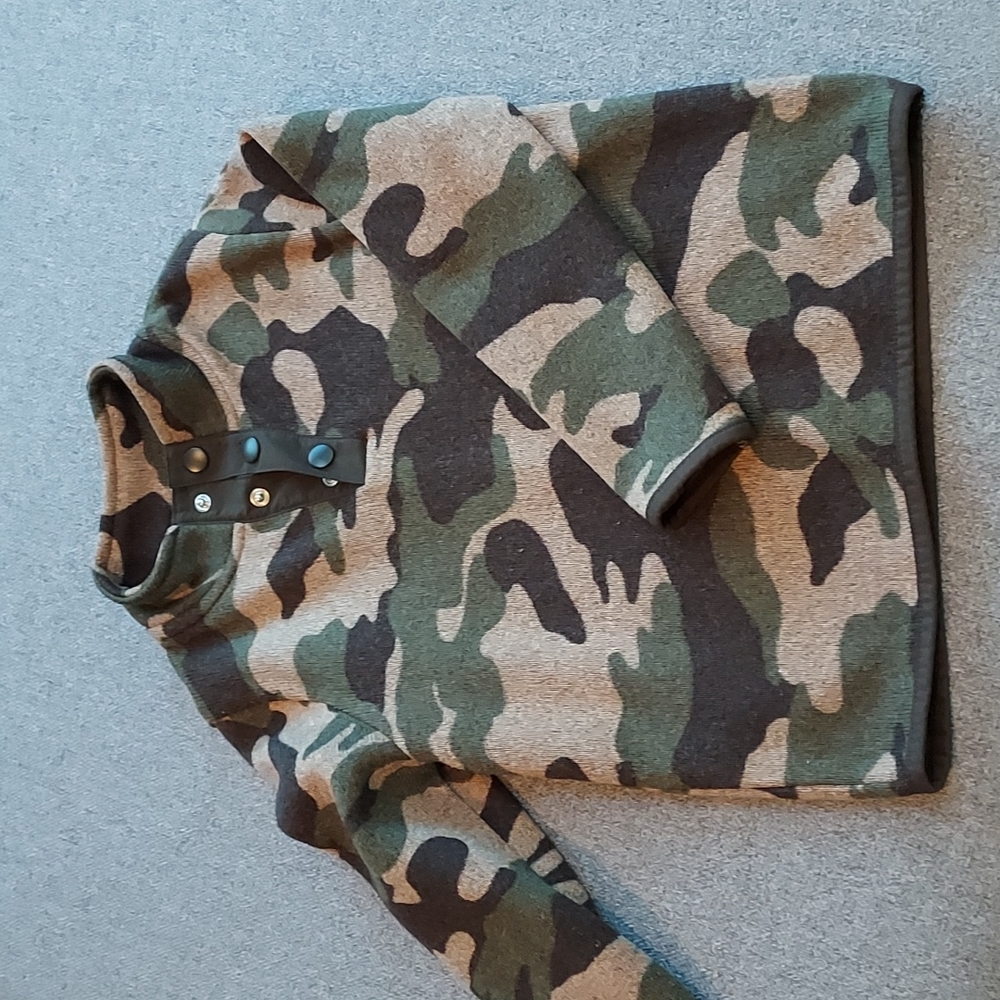 Worn once! Boy's Camo Pullover